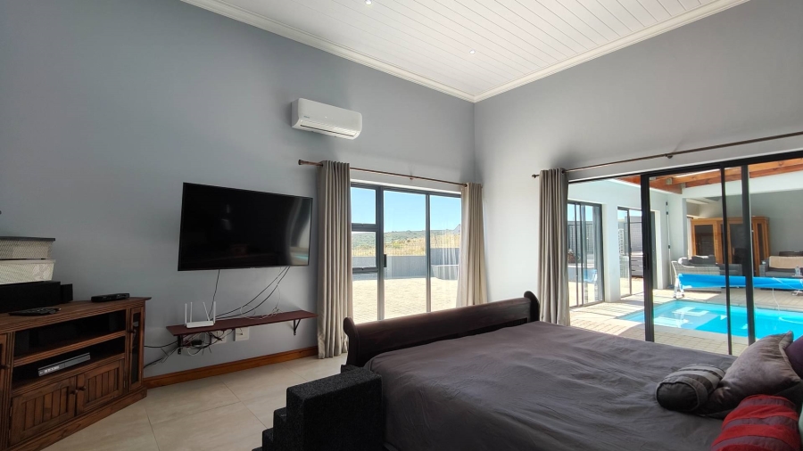 4 Bedroom Property for Sale in Outeniquasbosch Western Cape